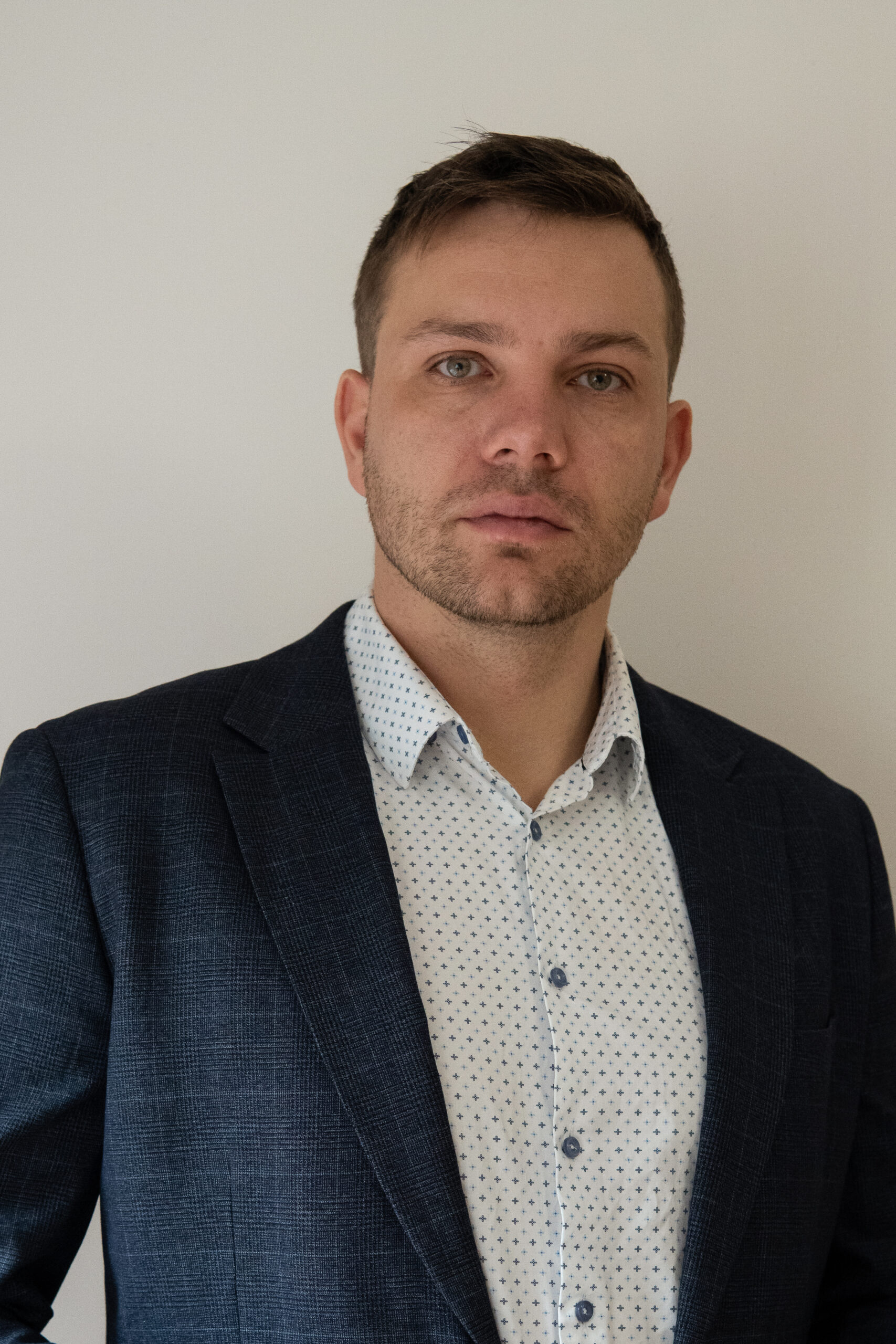 Grzegorz Starkowicz Niskie Napięcie